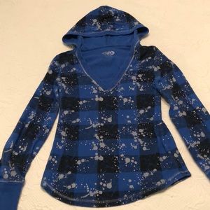 Hooded long sleeve shirt